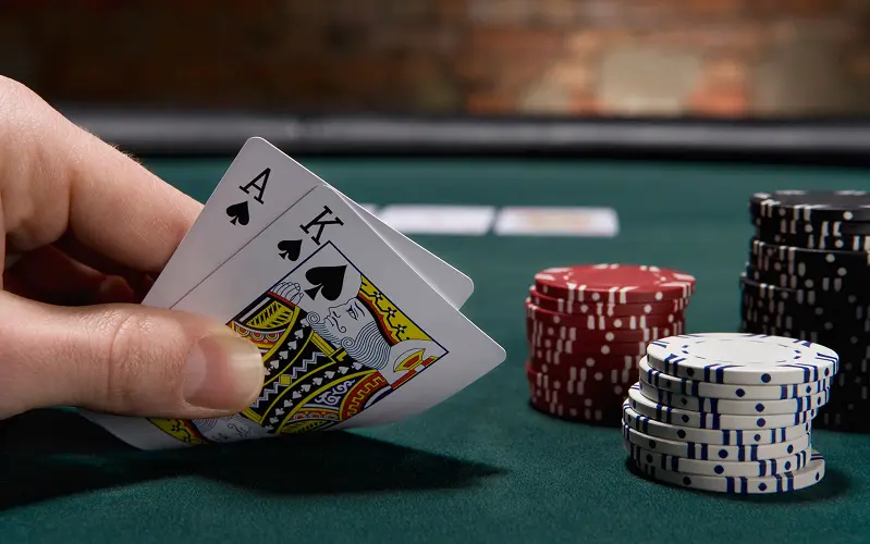 Detailed and easy-to-understand instructions on how to play Poker